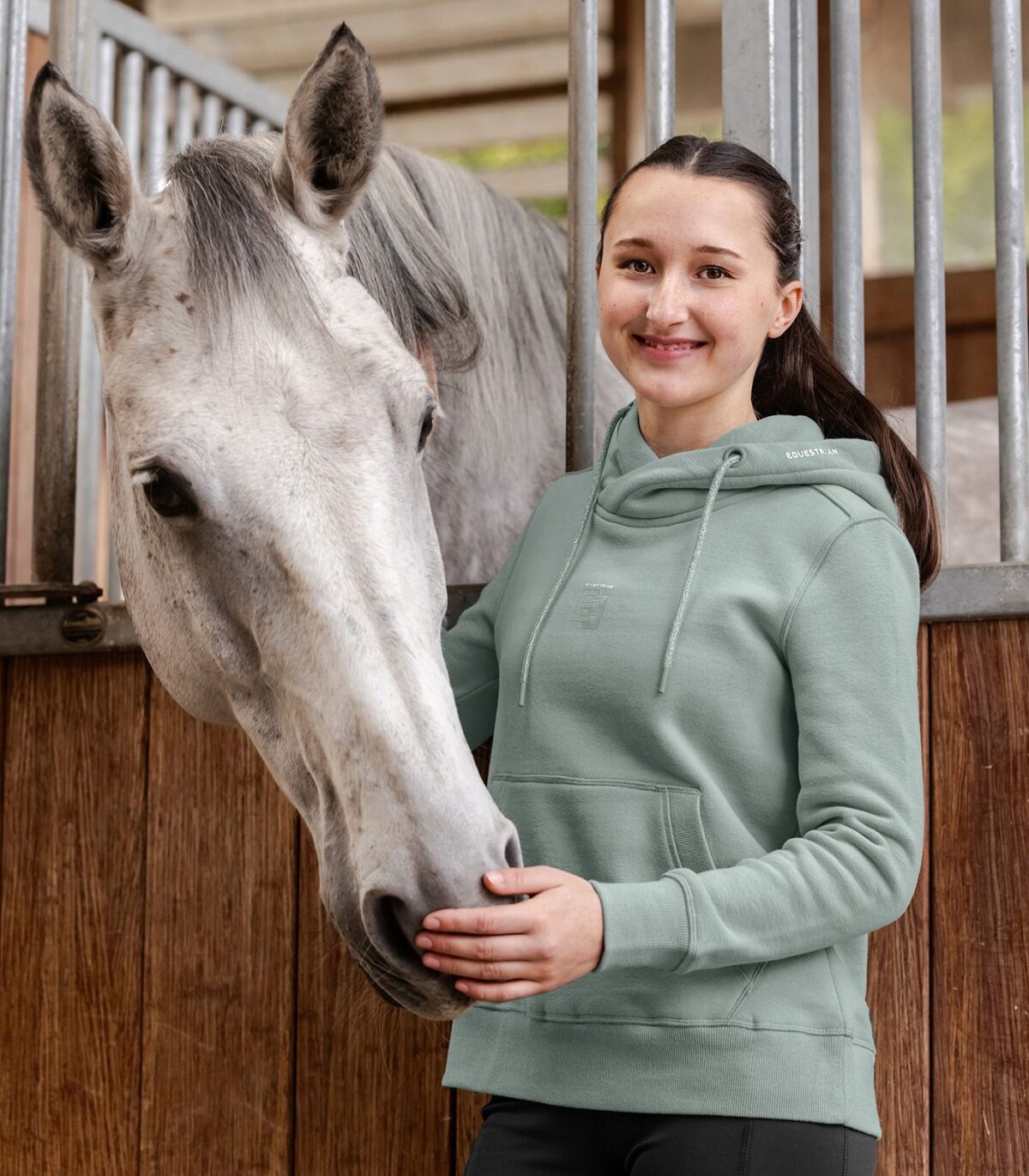 Pull à capuche – Ariana E.L.T